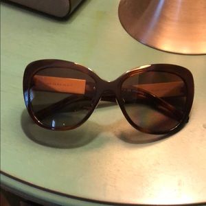 Burberry tortoise sunglass